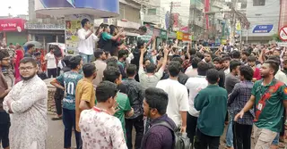 শিক্ষা উপদেষ্টার পদত্যাগ দাবিতে ময়মনসিংহে বিক্ষোভ